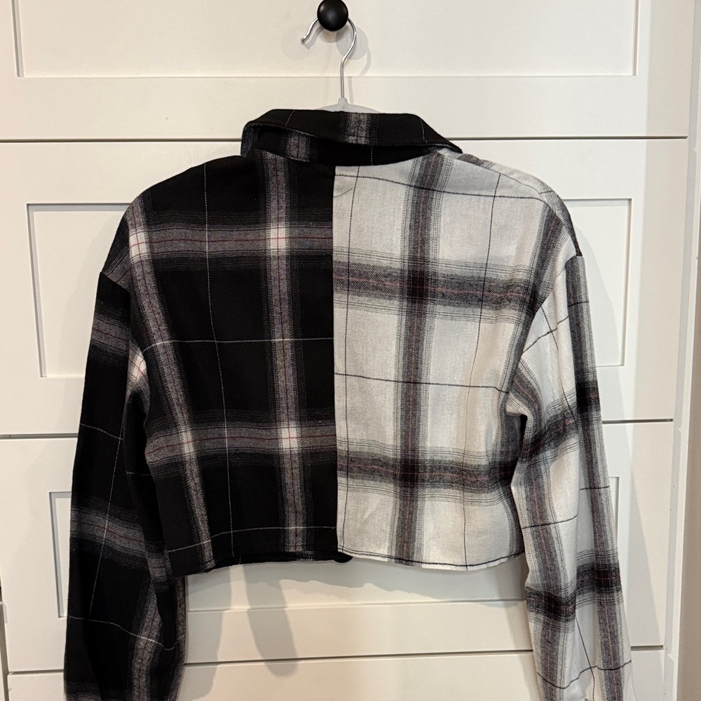 Tilly's Black and White Plaid Cropped Shirt - Picture 2 of 2